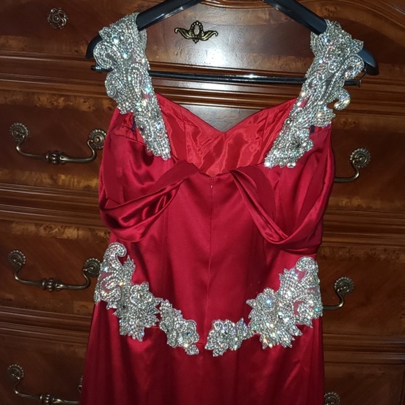 Red intricate detail Evening Gown - Picture 5 of 7